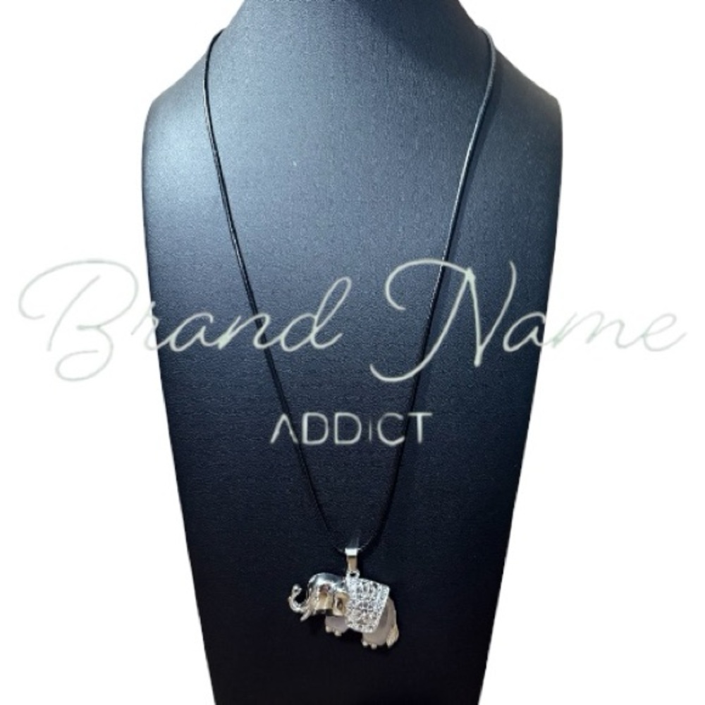 PRICE IS FIRM - Rose Quartz Silver Toned Elephant Necklace - Picture 5 of 6